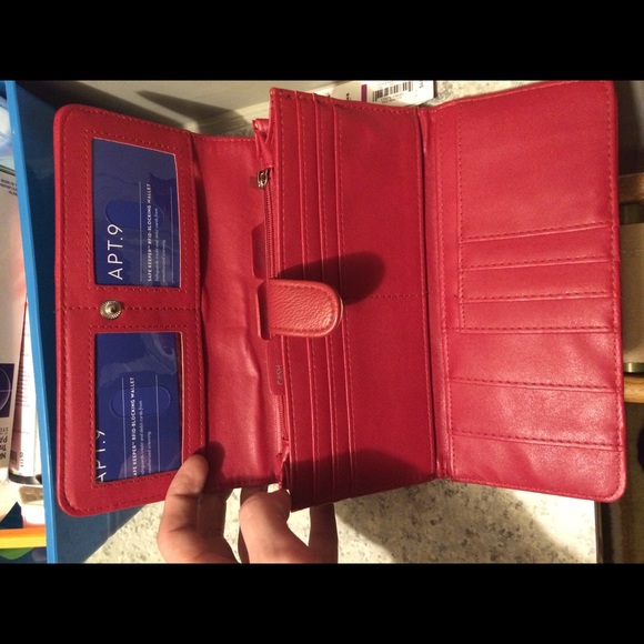 👀🎀BRAND NEW KOHL'S RED REAL LEATHER WALLET👀🎀 - Picture 3 of 4